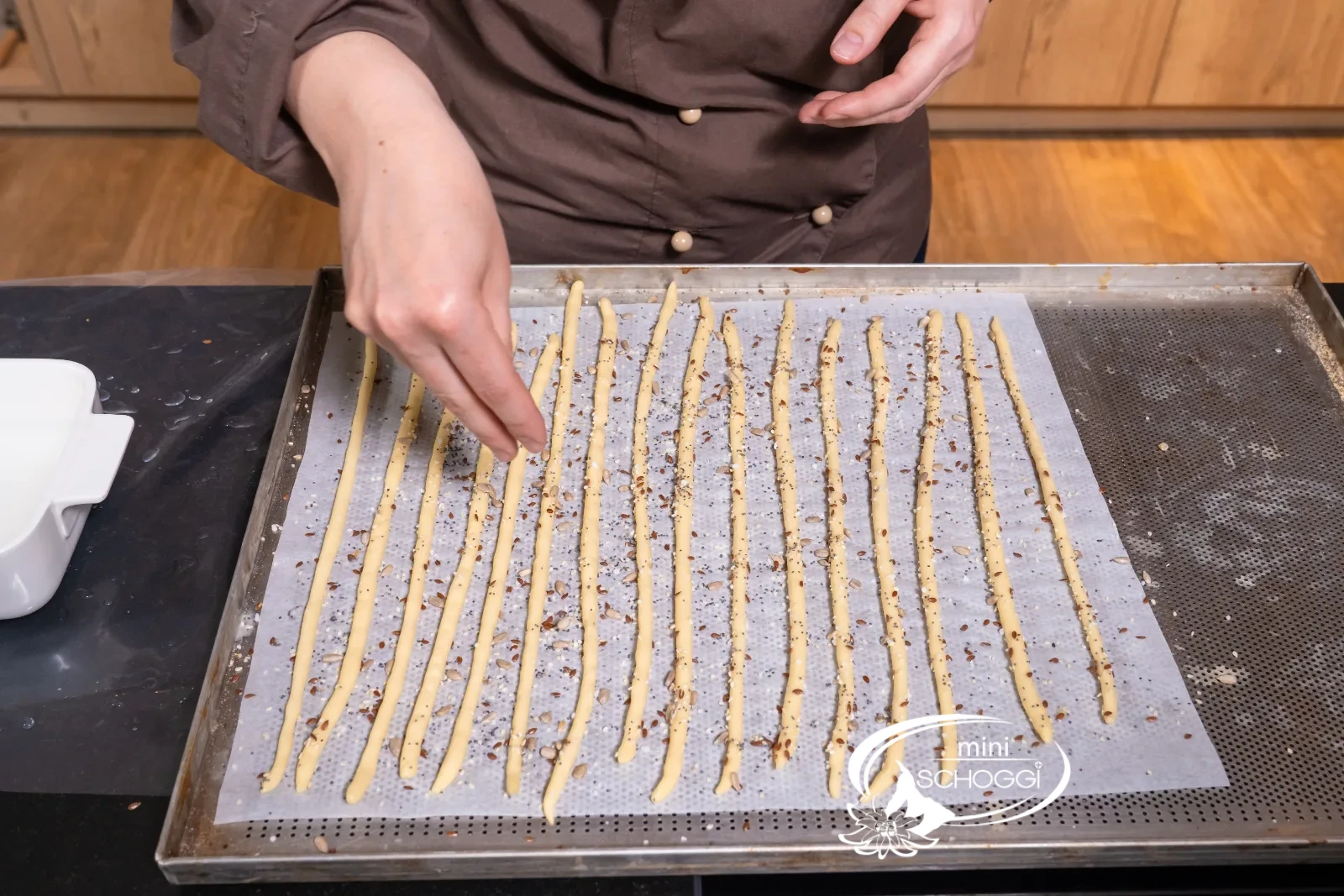 Altri bastoncini ricevono granelli e semi come topping