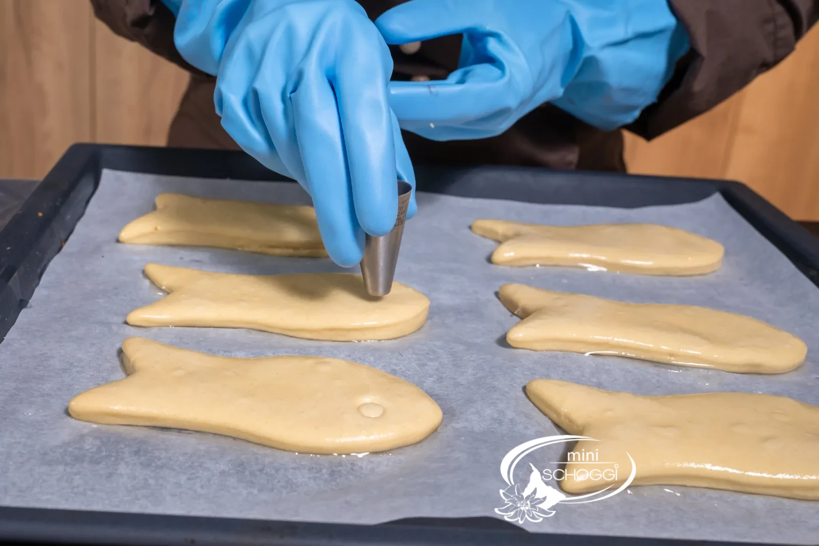 Con la bocchetta tonda ogni pesciolino riceve un occhio impresso