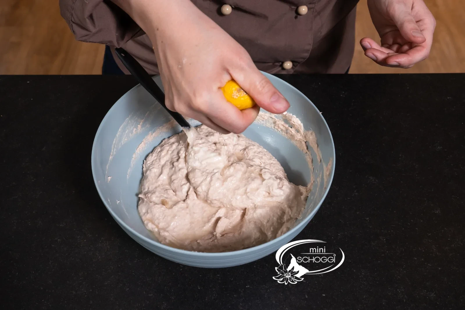 Il succo di mezzo limone finisce nella mousse di tonno