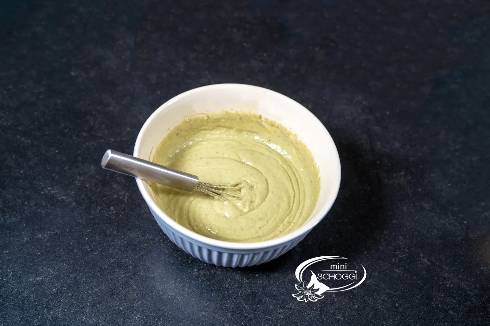 Fertiger Matcha-Muffinteig, glatt und hellgrün