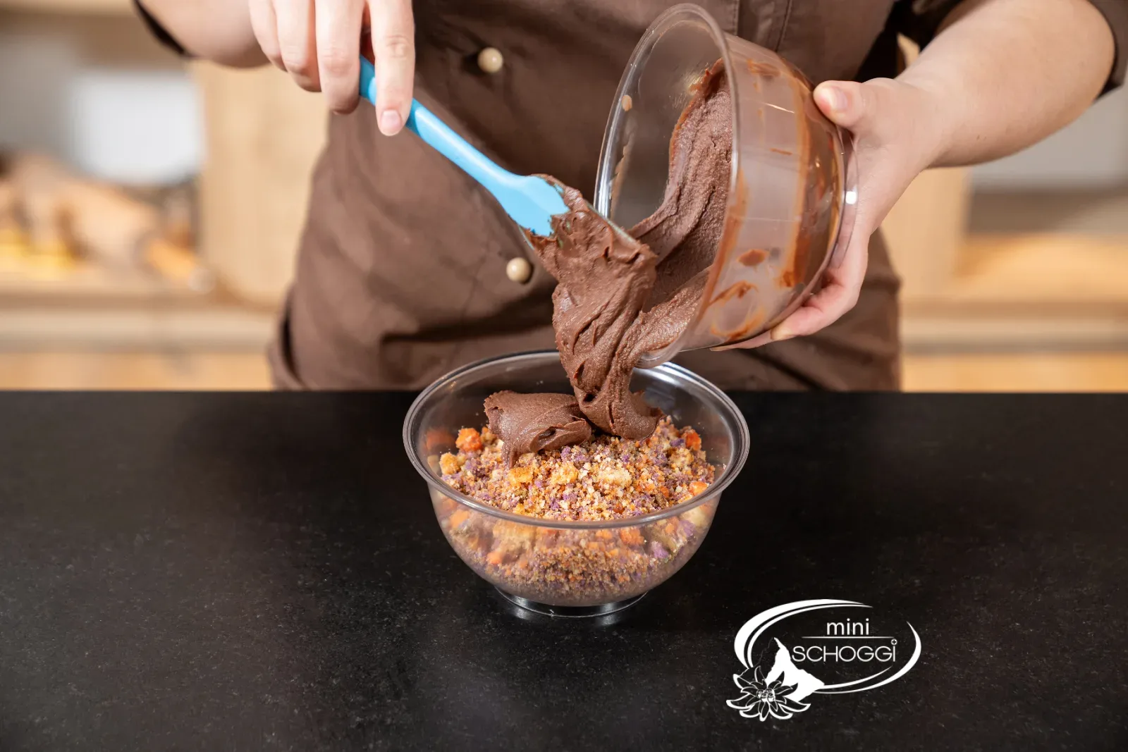 Ganache über die Couverture giessen