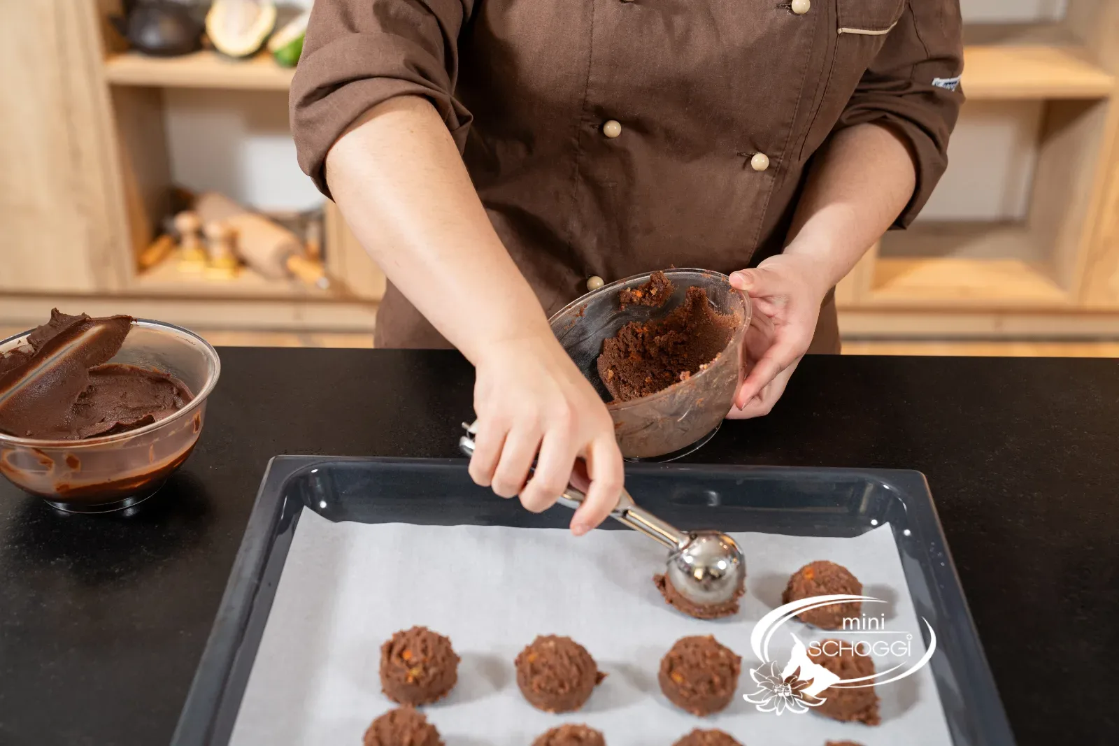 Ganache unter die Brösel mischen
