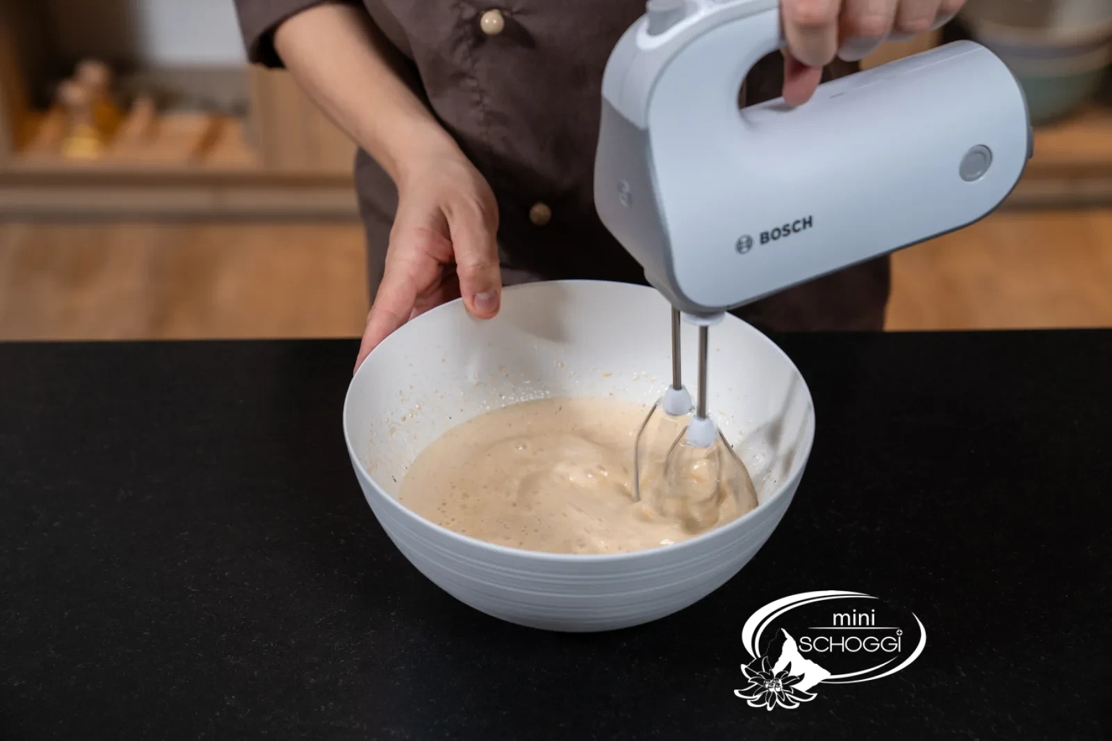 Öl und Milch einrühren