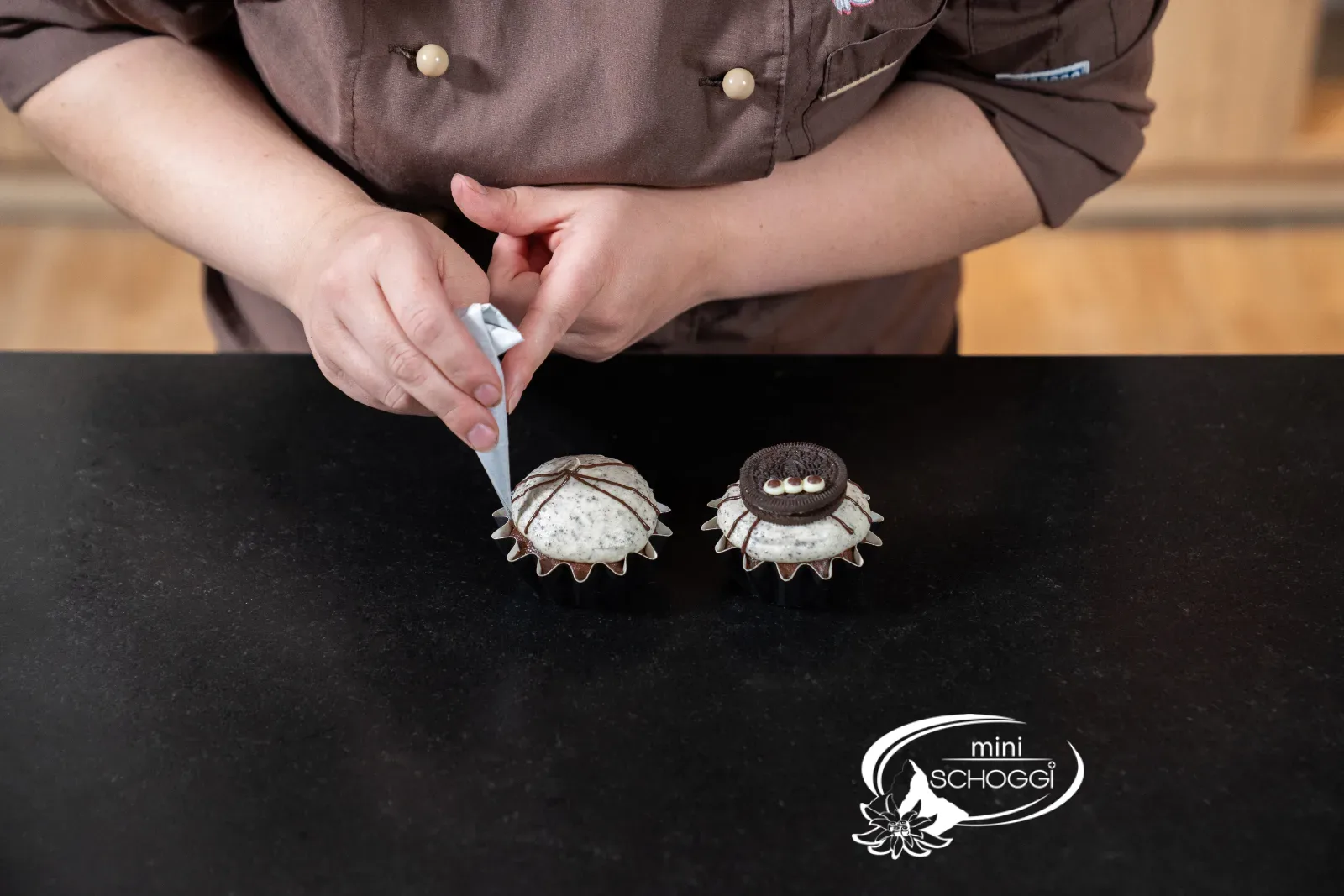 Oreo als Spinnenkörper auflegen