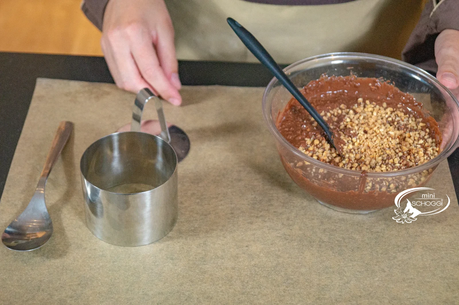 Fiocchi di Hüppen e croccante nella copertura di cioccolato
