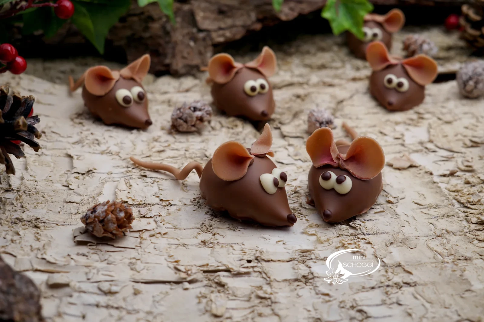 Topolini di pralina con ganache al burro e ovoli malefici su un croccante fondo di bosco