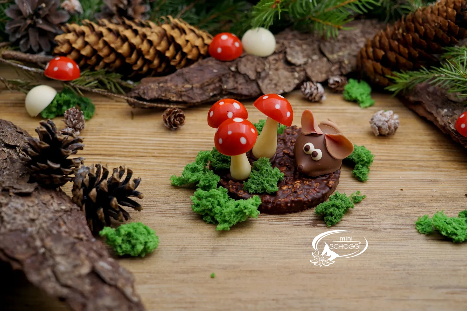 Topolini di pralina con ganache al burro e ovoli malefici su un croccante fondo di bosco