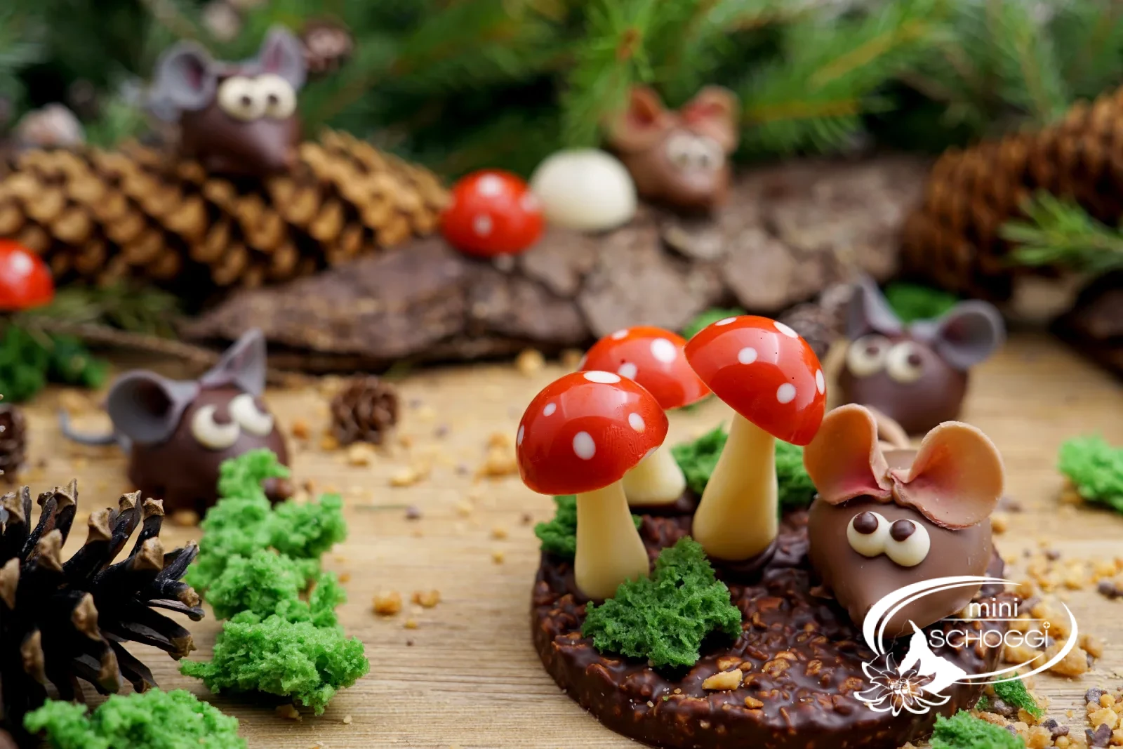 Topolini di pralina con ganache al burro e ovoli malefici su un croccante fondo di bosco