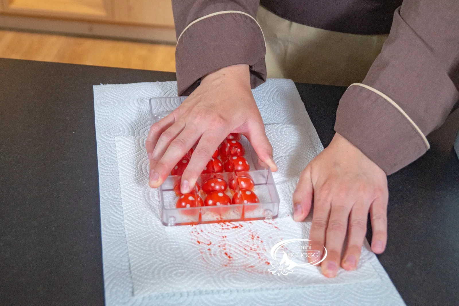 Togliere passando sulla carta da cucina