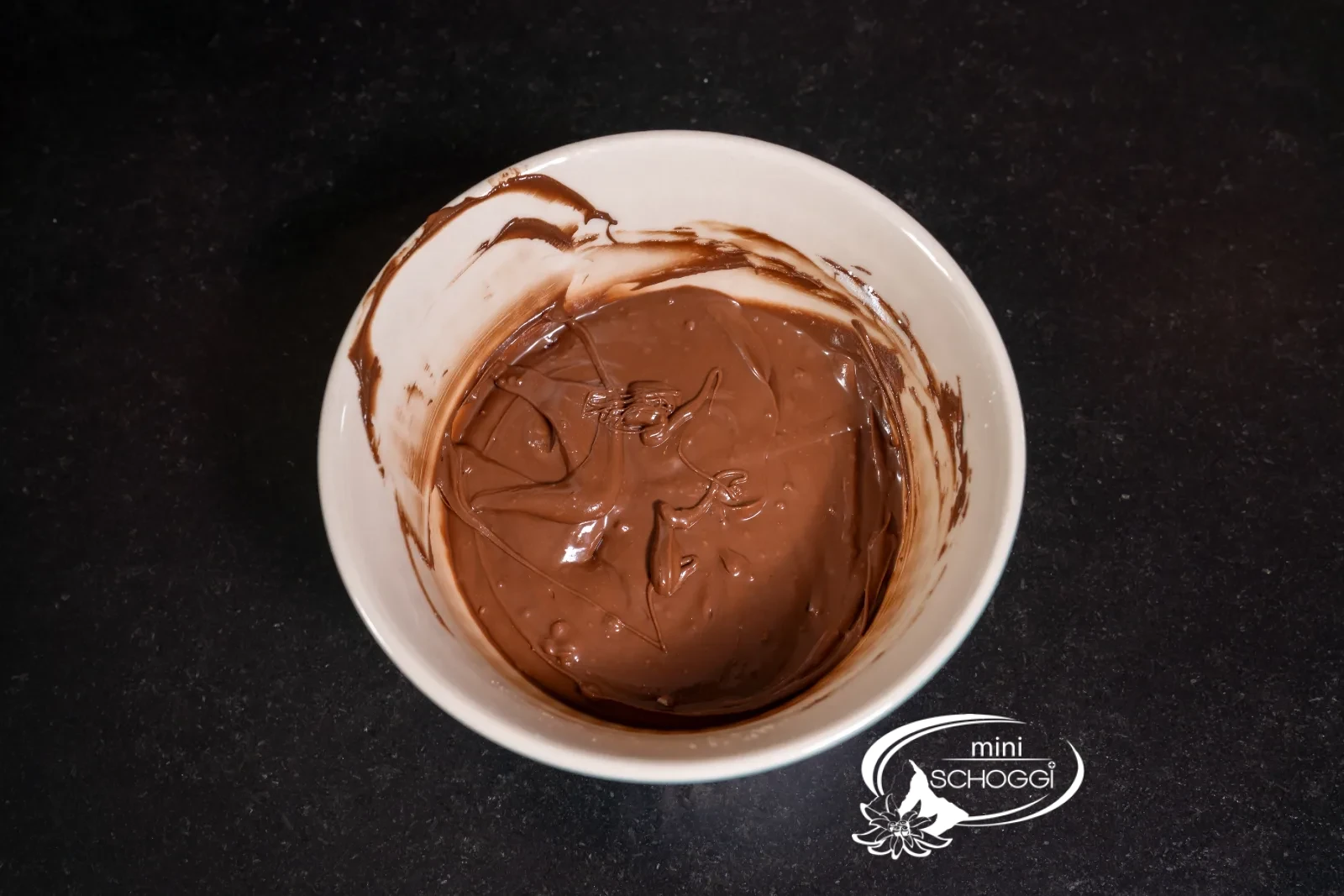 The finished homogeneous Gianduja filling in the Bowl