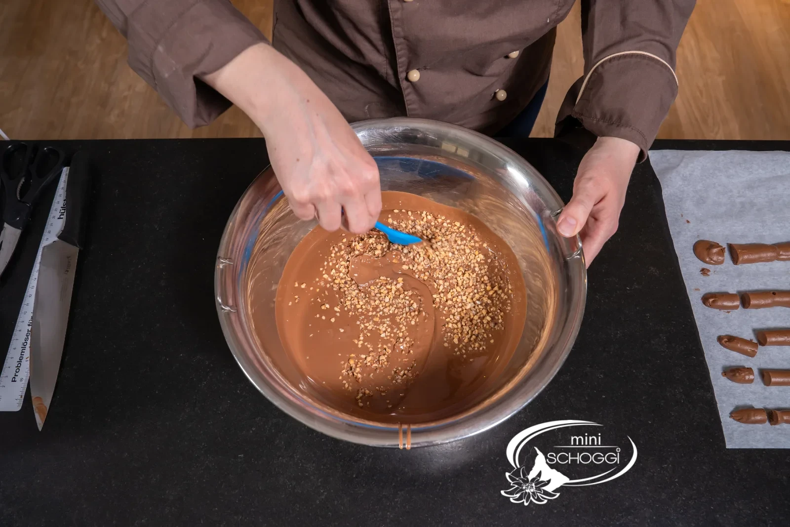 Hazelnut brittle is mixed into the tempered Milk couverture