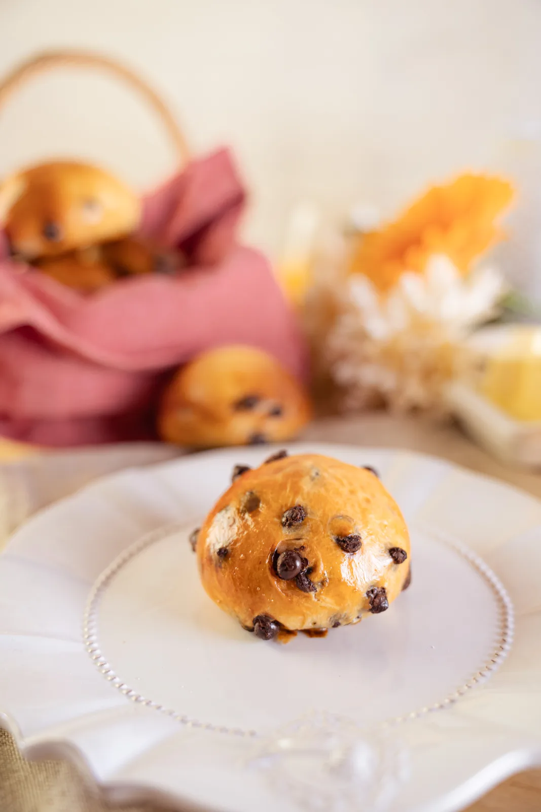 Pain au chocolat appena sfornati con lucida spennellatura d'uovo