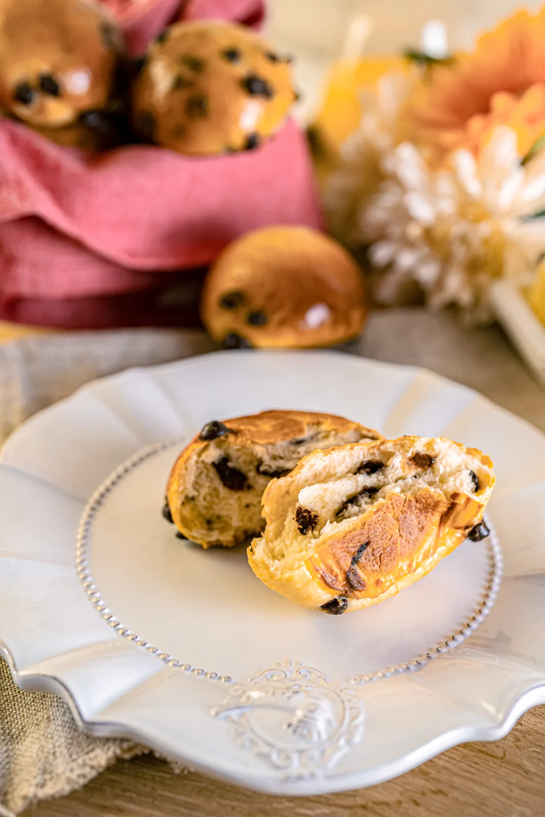 Pain au chocolat appena sfornati con lucida spennellatura d'uovo