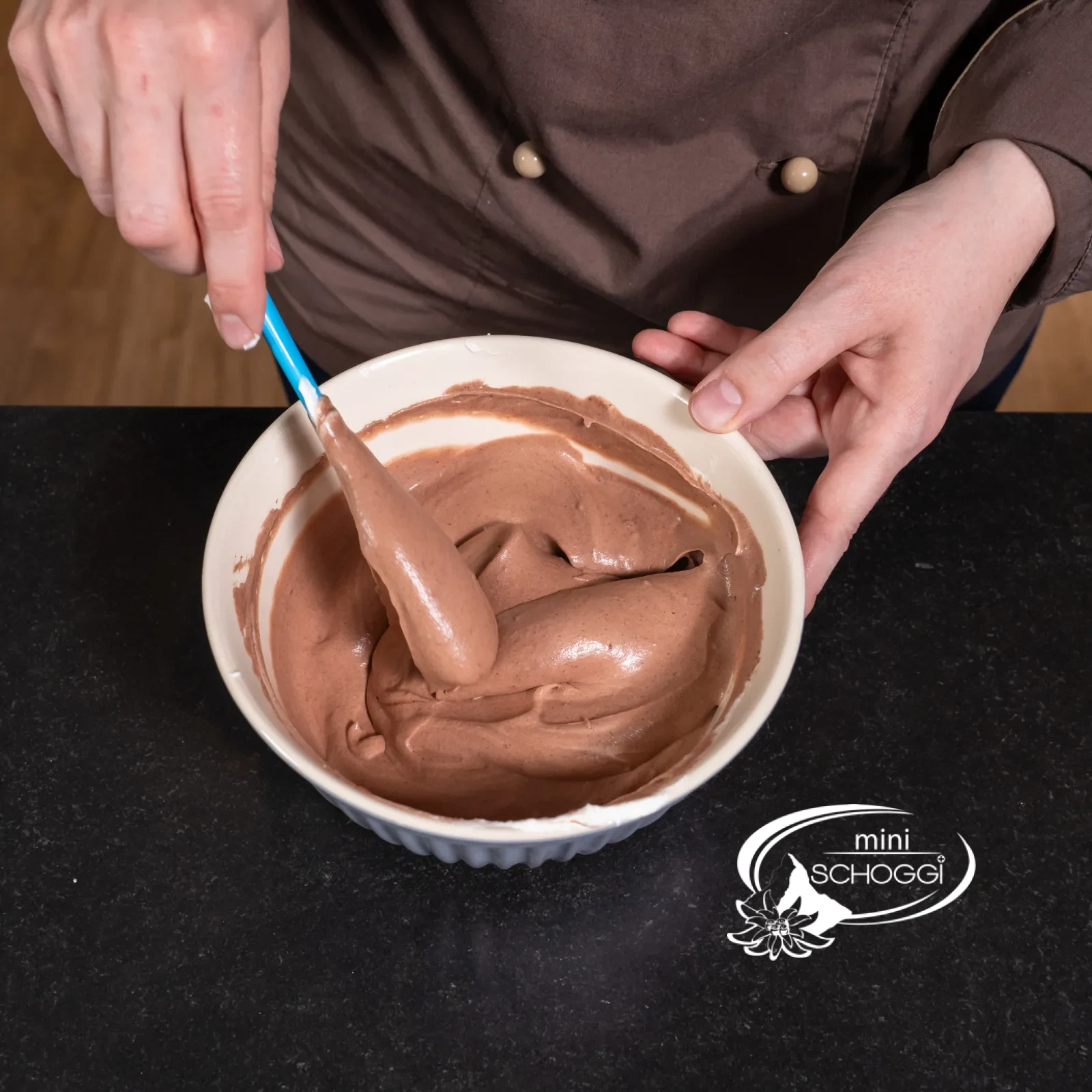 La mousse al cioccolato pronta è liscia e ariosa