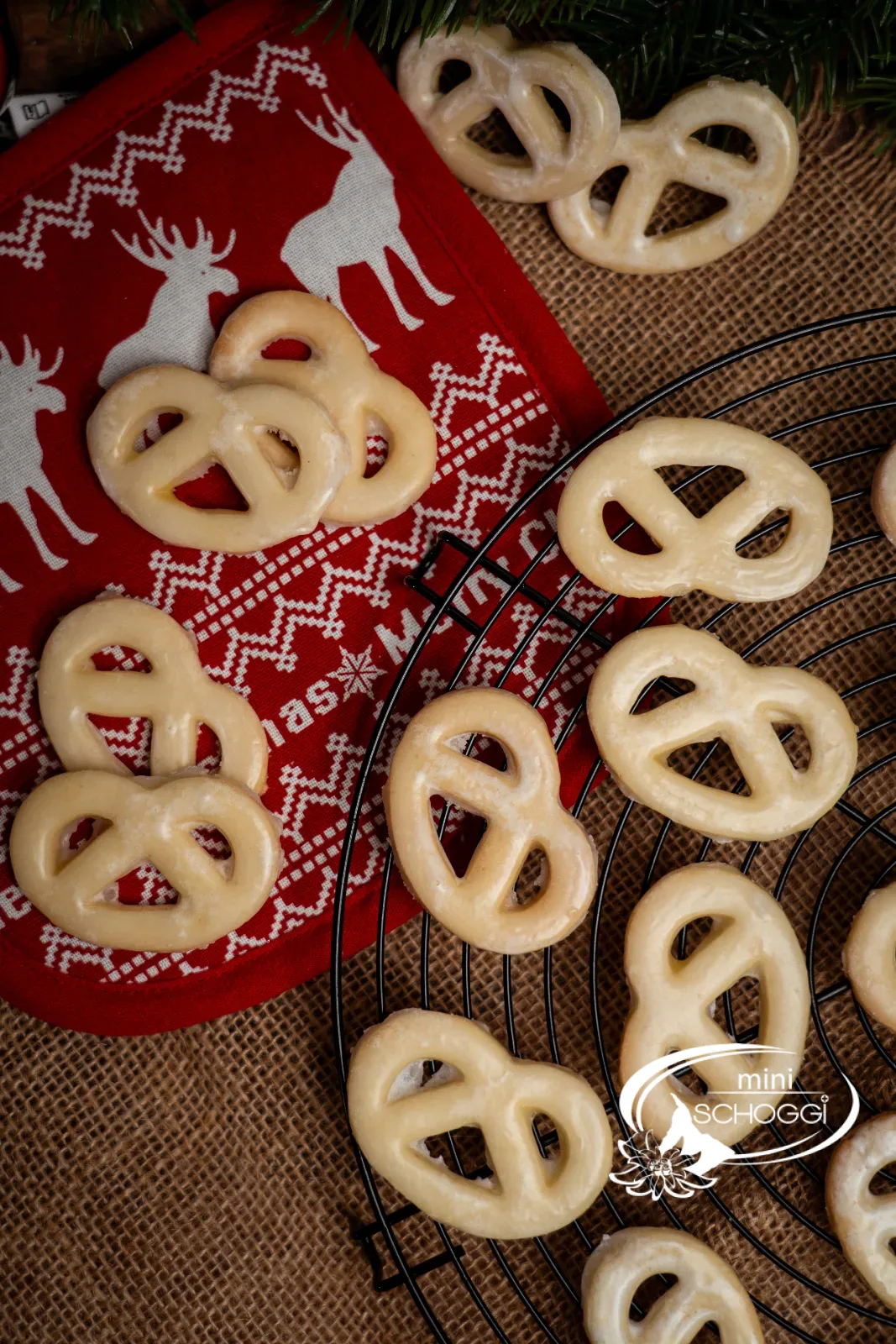 Biscotti alla vaniglia su un presina natalizia