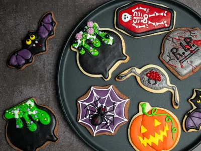 Halloween-Guetzli mit Royal Icing