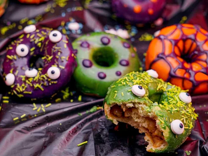 Halloween-Donuts mit Apfel-Zimt