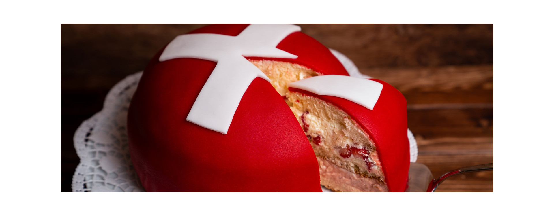 August 1 Cake – the Swiss Cross Cake for the National Day