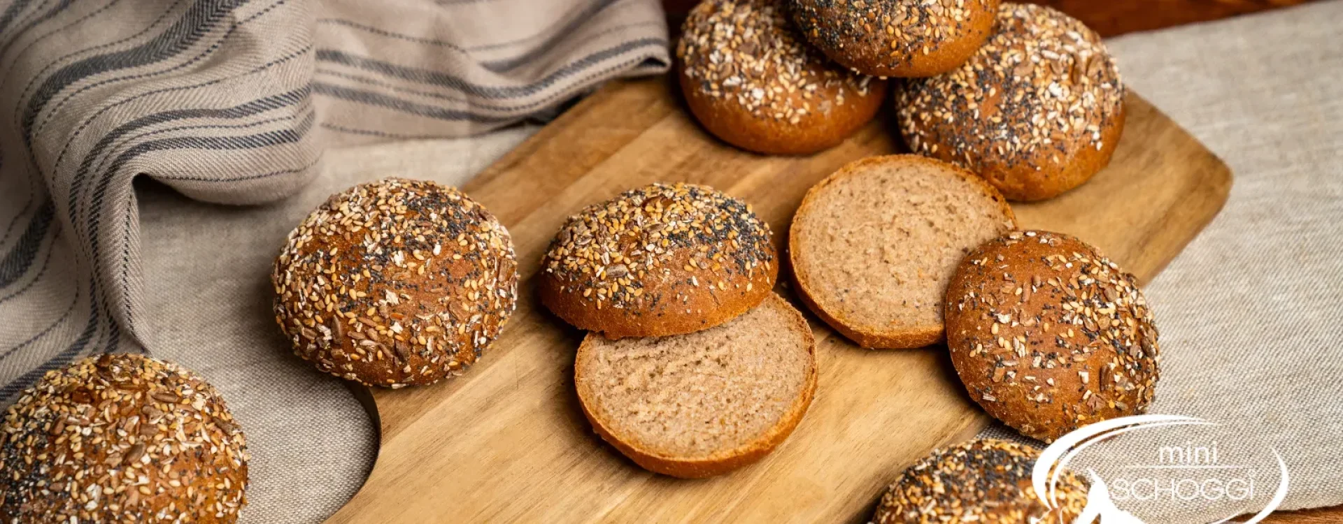 Dinkel-Vollkornbrötchen mit Körnerkruste