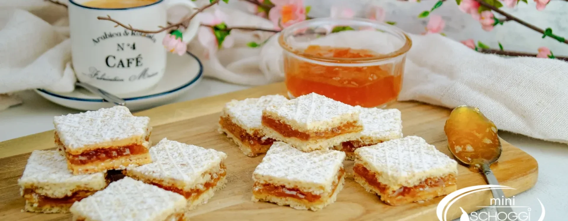 Cuoricini waffel – ricetta con pasta frolla alle mandorle e confettura di albicocche