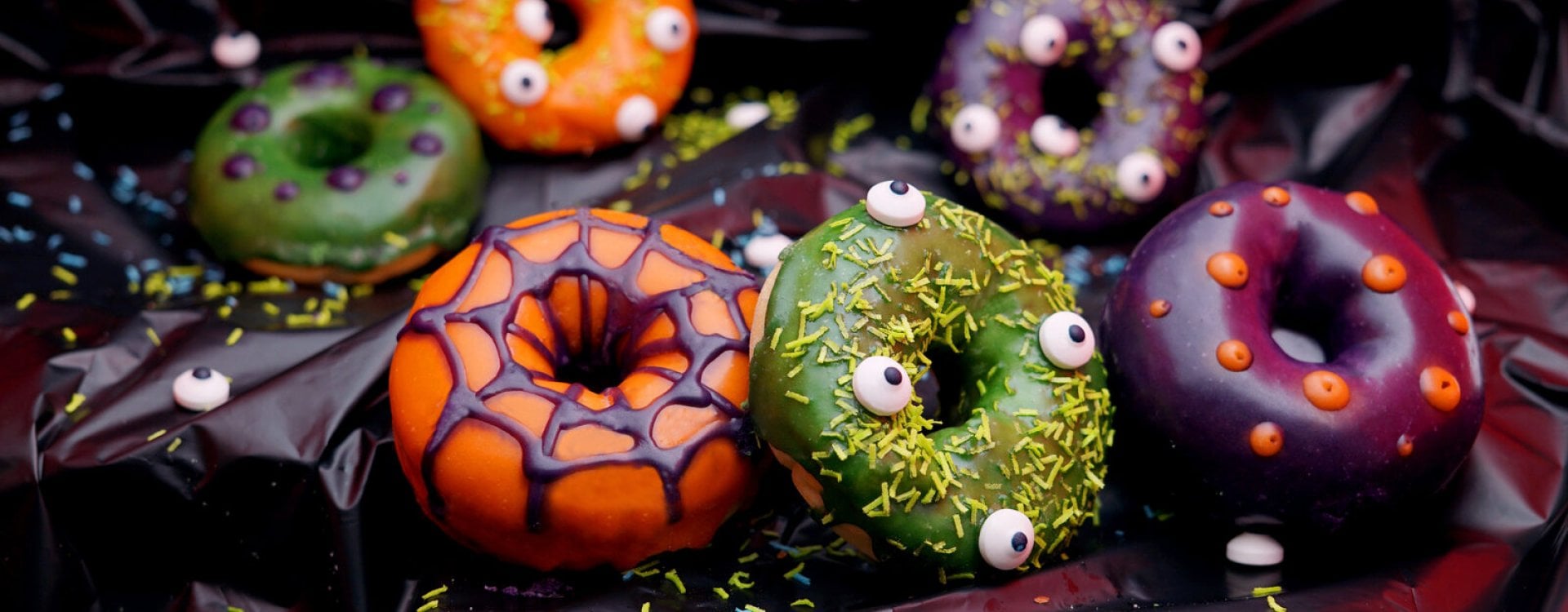 Halloween Donuts mit einer Apfel-Zimt Füllung