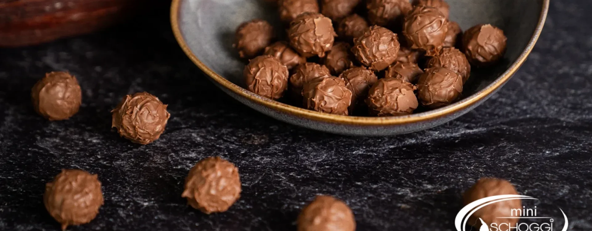 Make truffles yourself — white, milk and dark