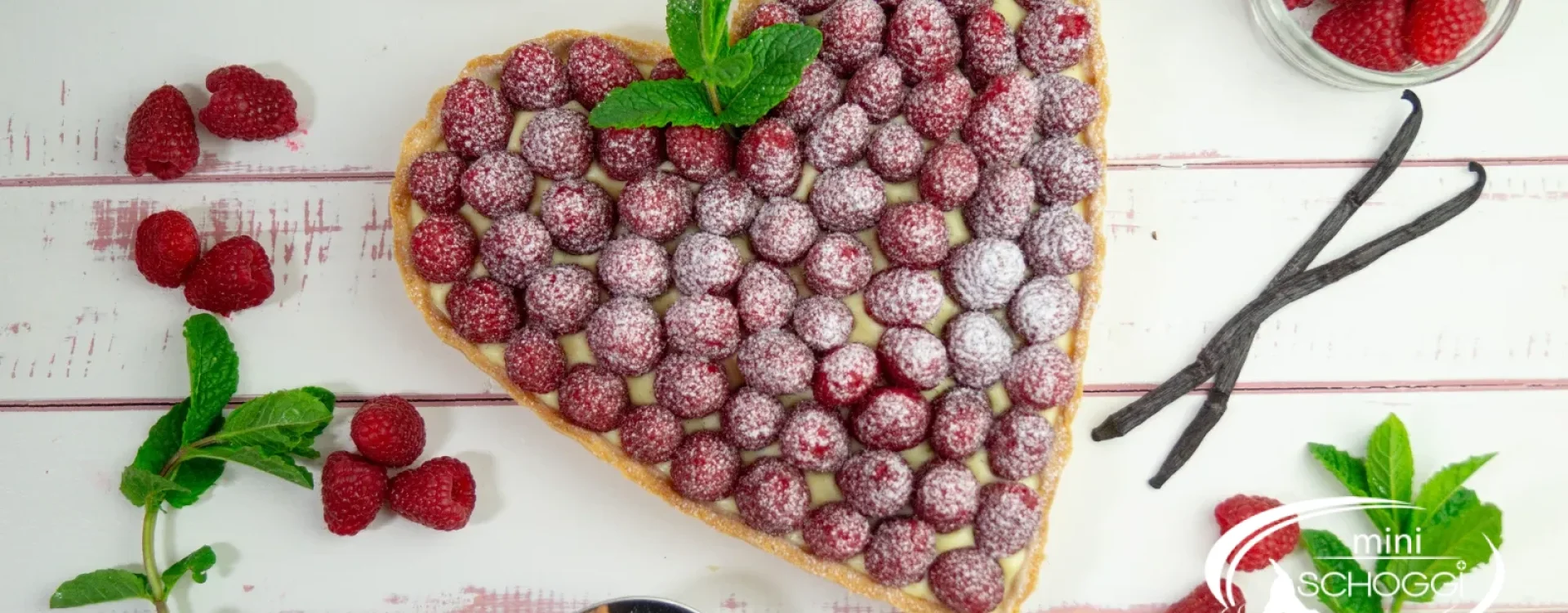 Herztorte mit Vanille und Himbeere