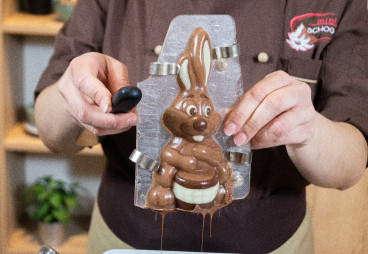 Colate i vostri coniglietti di Pasqua di cioccolato